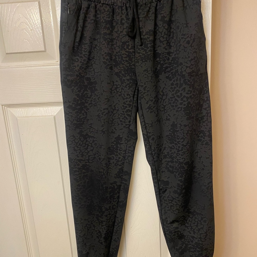 Rachel Zoe Black Patterned Joggers